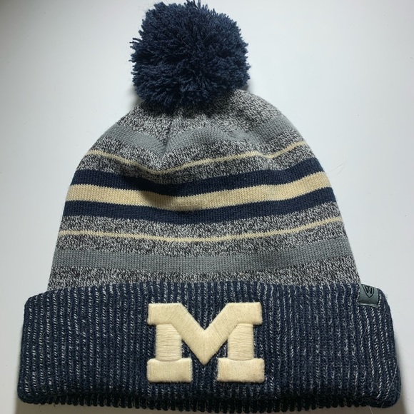 Top of the World Accessories - U of M winter hat